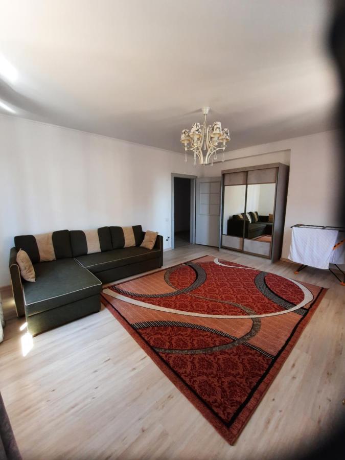 Apartamento Diplomat - 2 Bishkek Exterior foto