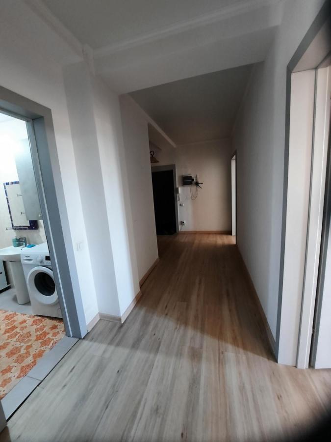 Apartamento Diplomat - 2 Bishkek Exterior foto