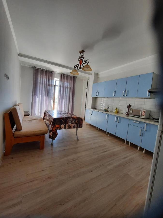 Apartamento Diplomat - 2 Bishkek Exterior foto